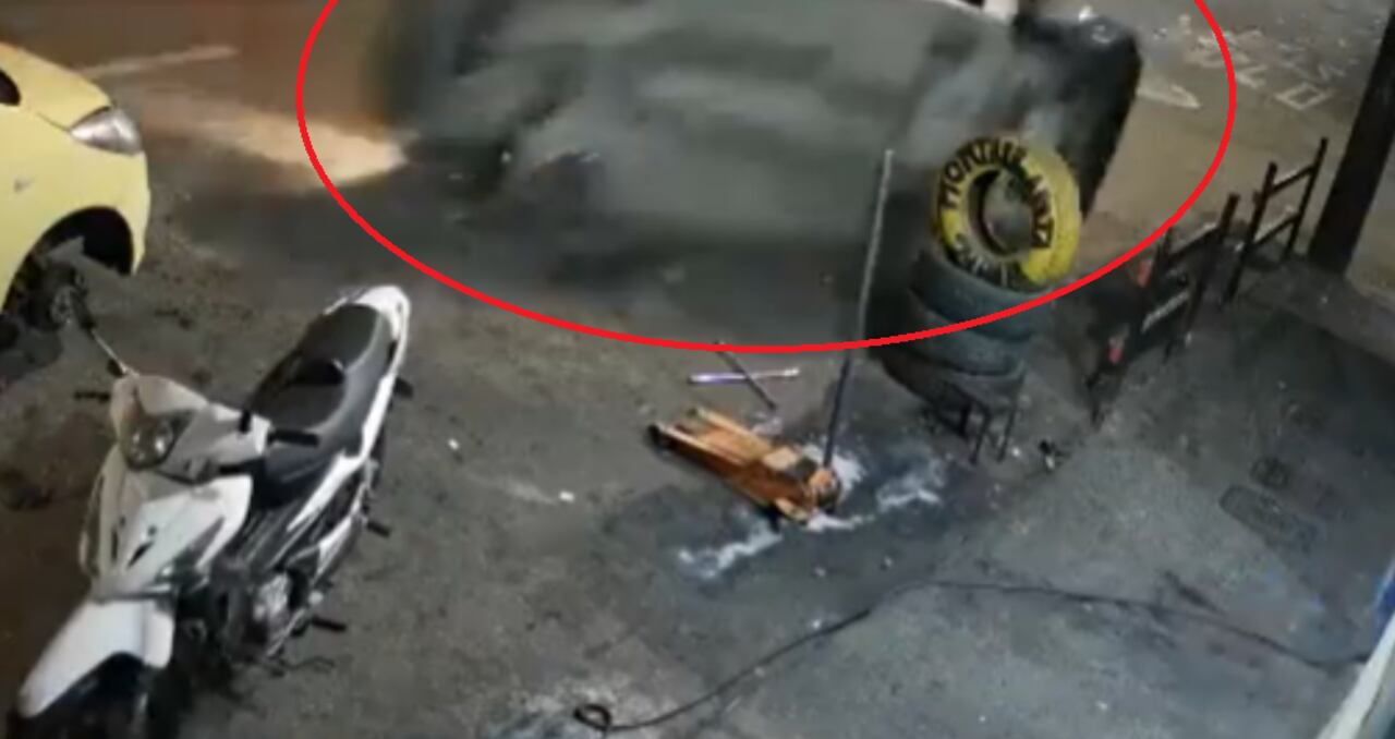 Video de carro en movimiento que causó trágico accidente en Bello, Antioquia.