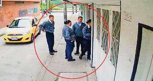 En un hotel muy cerca del aeropuerto, los funcionarios de seguridad llegaban para pegar los cargamentos de cocaína a sus cuerpos.