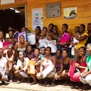 Activistas locales conocidas como "comisionadas" posan con mujeres de Tanguí, Chocó, Colombia, al finalizar un taller en 2013. Tania Lizarazo