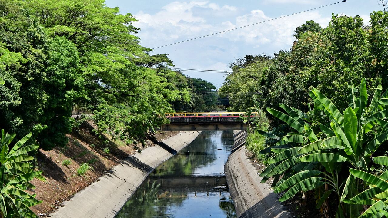 Avanza limpieza de canales de aguas lluvias para reducir riesgos de inundaciones, Fotos Wirman Rios, Sep 29 de 2024, EL PAIS