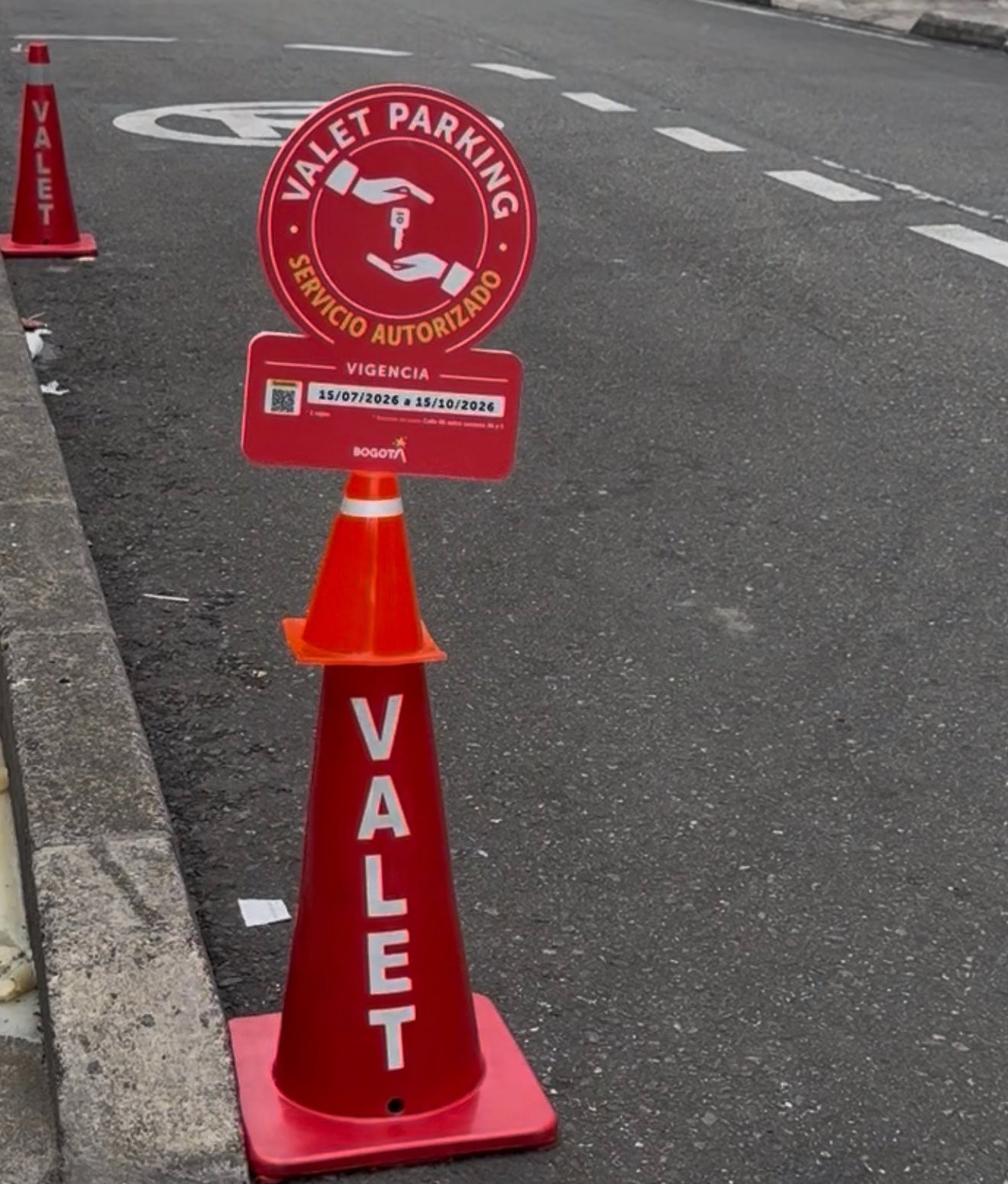 El código QR del nuevo sello permitirá consultar la autorización del servicio de valet parking antes de entregar el vehículo.