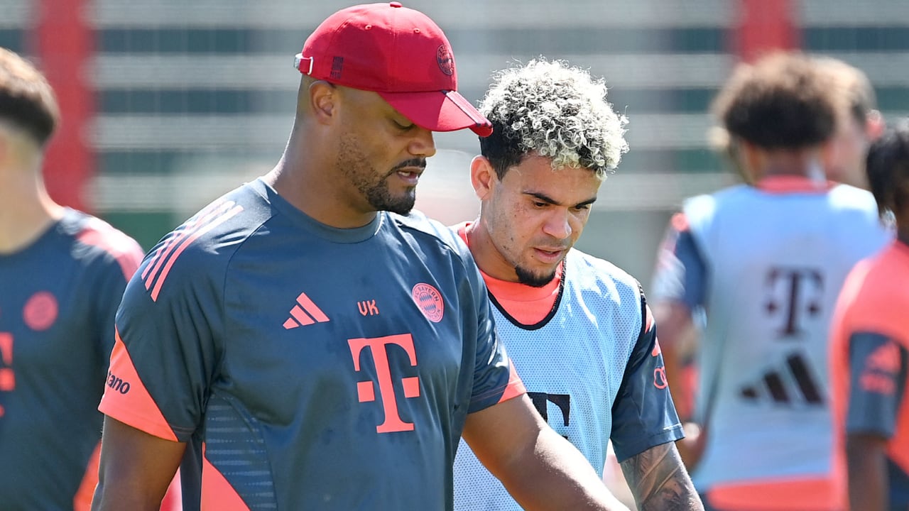 Vinent Kompany y Luis Díaz en un entrenamiento de Bayern Múnich.