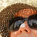 Los tiempos de aplicación del protector solar son muy importantes para mantener su eficacia. Estos deben aplicarse 15 minutos antes de la exposición.