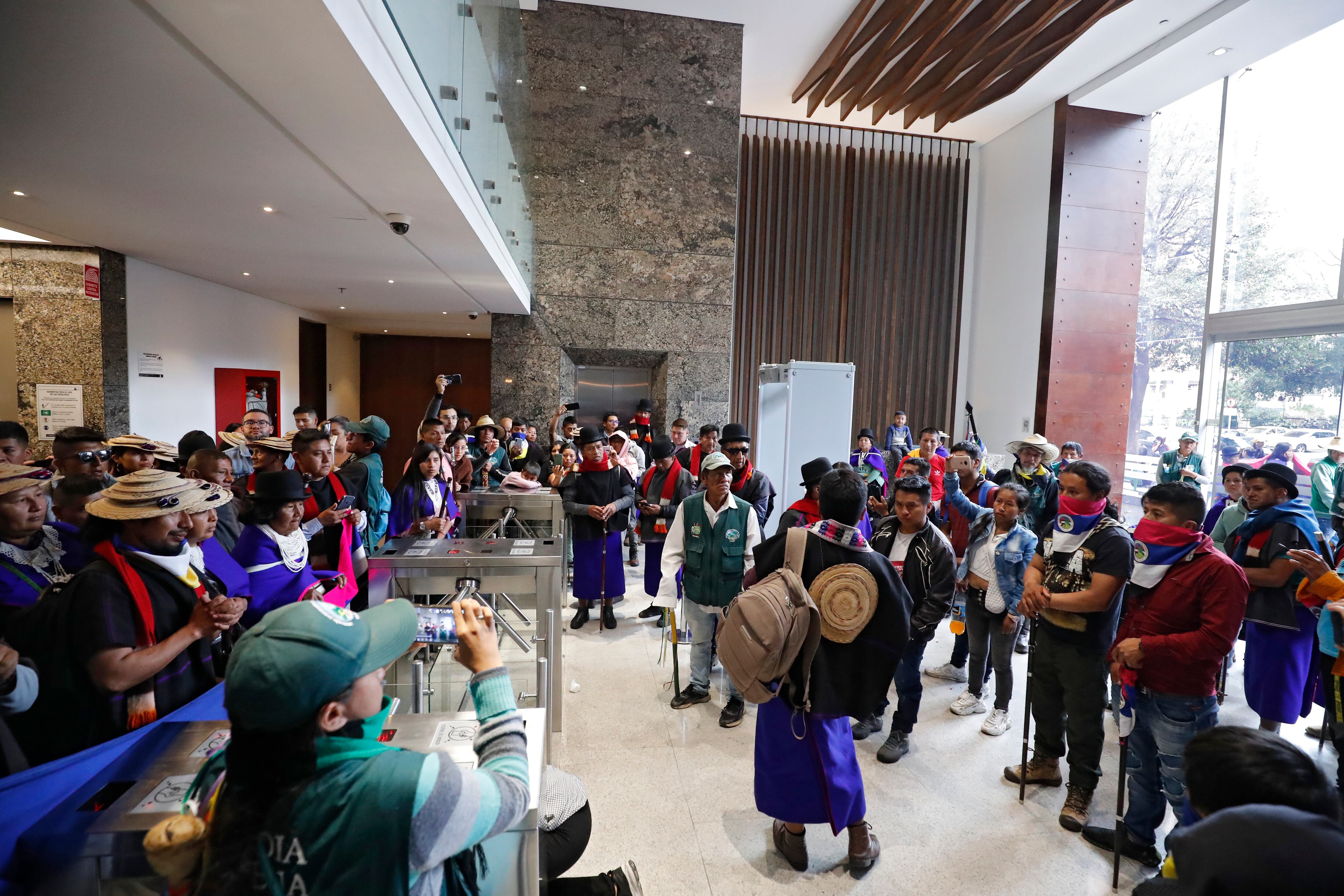 Toma minga indígena en revista Semana
Bogota septiembre 29 del 2023
Foto Guillermo Torres Reina / Semana