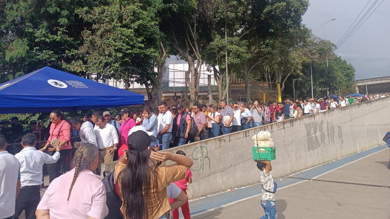 La ciudadanía se fue molesta del lugar del encuentro con el presidente.