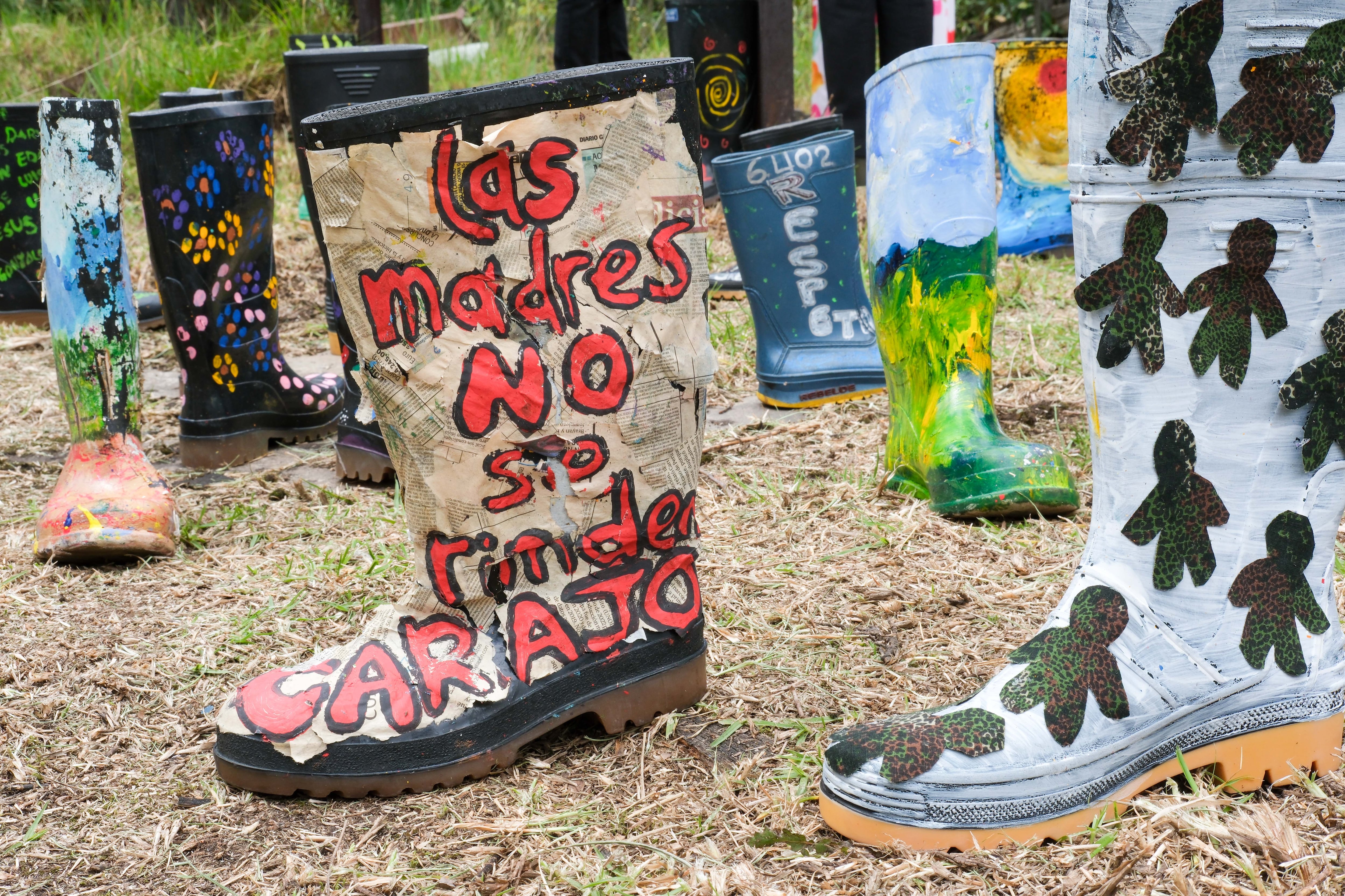 ‘6402+ Razones para no olvidar’: tres años de trabajo con las madres de MAFAPO llegan a la Estación de La Sabana.