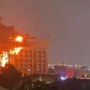 De acuerdo con algunos reportes en tan solo 15 minutos, el incendio consumió un edificio de policía.