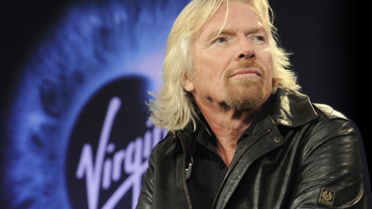 El emporio del grupo Virgin empezó con un negocio de música por correo. Hoy el conglomerado cuenta con más de 300 empresas y emplea a casi 60.000 personas. La credibilidad del grupo y de Richard Branson están en entredicho por el accidente de la nave SpaceShip Two en el desierto de Mojave, Estados Unidos.