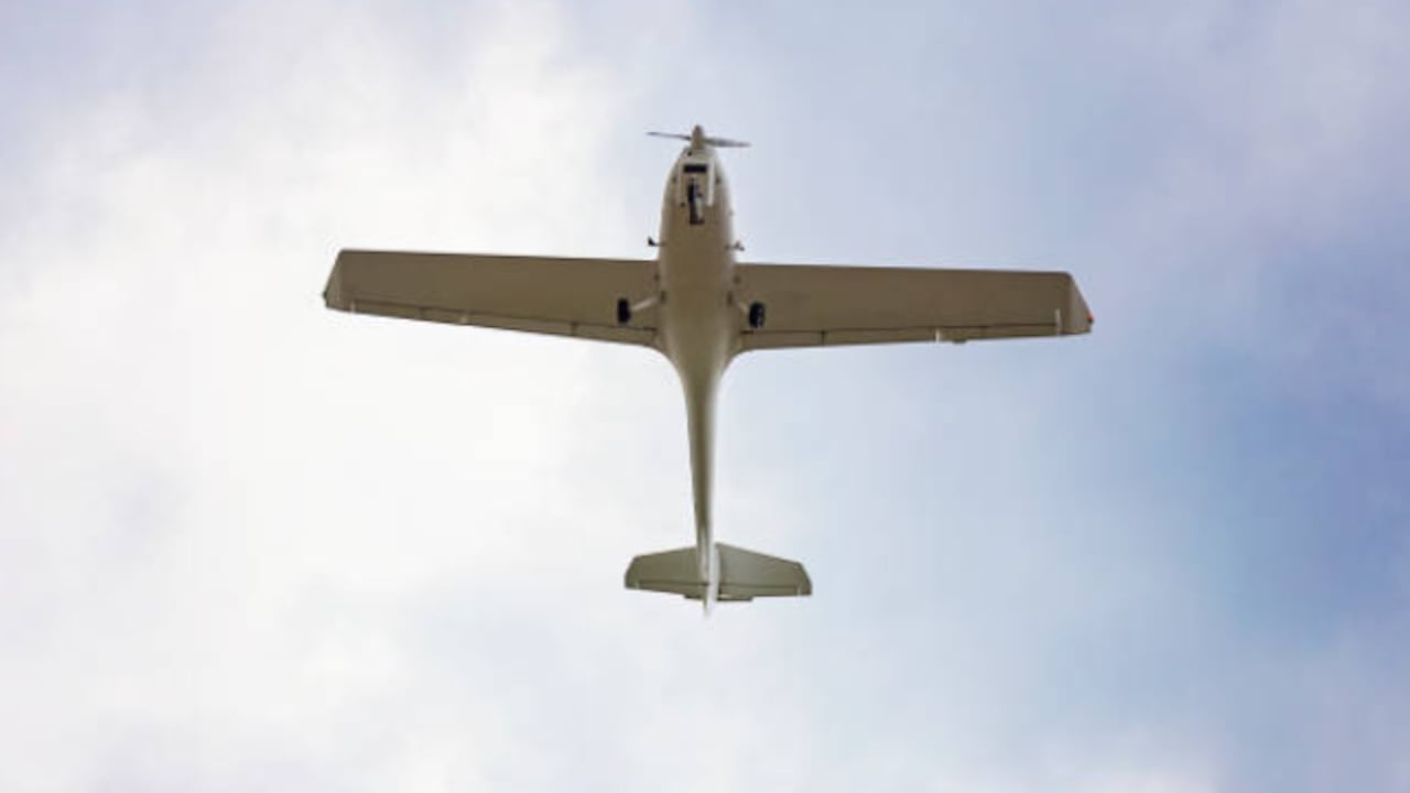 La avioneta se precipitó a tierra en la localidad de Itapeva, que se encuentra en el sur del estado de Minas Gerais, al norte de Sao Paulo.