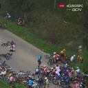 Caída de Julian Alaphilippe en la Lieja-Bastoña-Lieja.