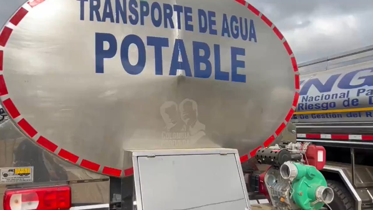 Así se ve la silueta de Petro en los carrotanques.