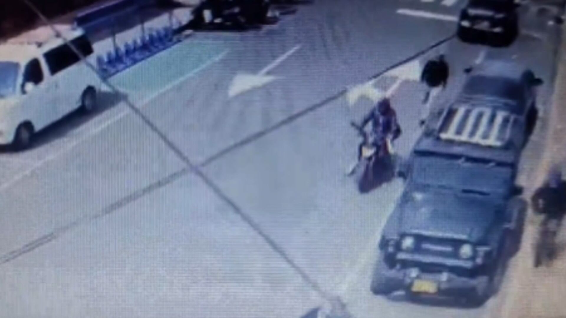 Atracan banco cerca de Bogotá a plena luz del día.