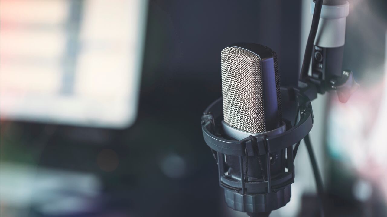 En respuesta al creciente interés por los pódcasts, Google lanza una herramienta innovadora que transforma documentos PDF en audio, permitiendo a los usuarios crear pódcasts sin complicaciones.