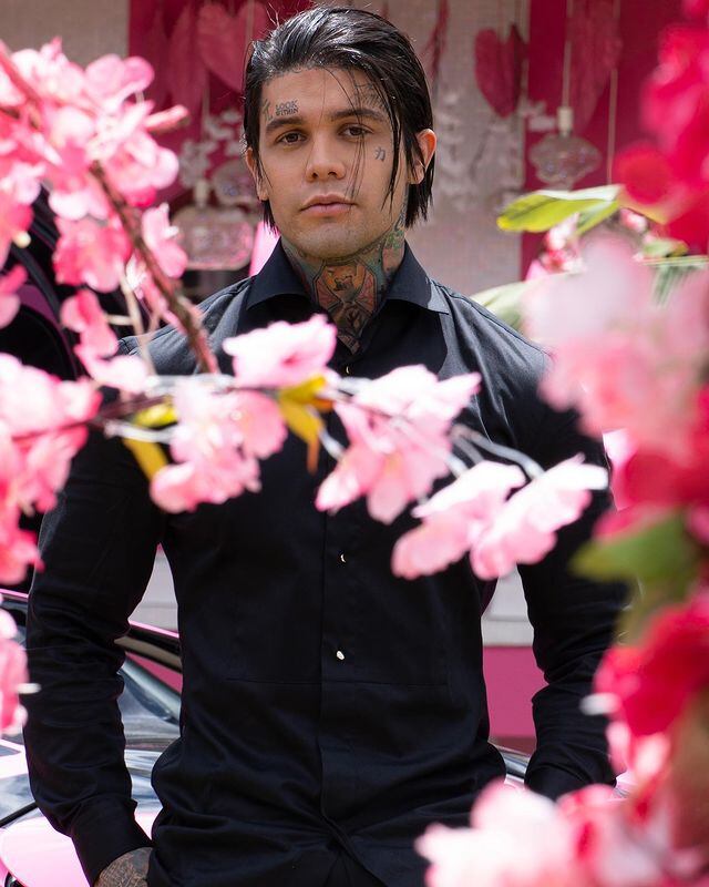 Yeferson Cossio se unió al modod Barbie con una canción que se llamará Muñequita