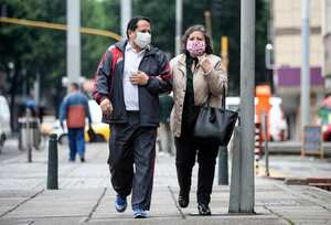 Fotografias gente con tapa bocas / Coronavirus /Bicicletas
Calle 76 / estacion de transmilenio Heores / Calle 72
16 de Marzo del 2020
Jonathan Chiquiza Ariza / Semana