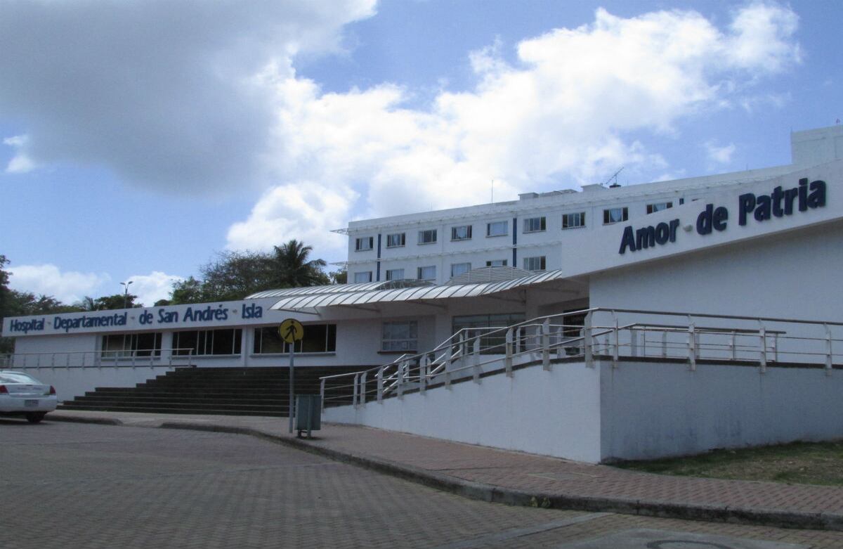 Este es Amor de Patria, el único hospital que tiene San Andrés. 