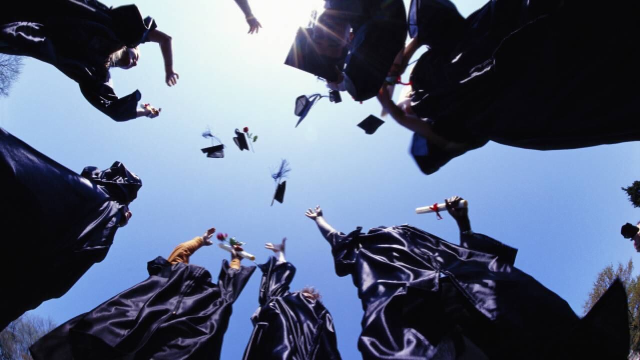 La joven se graduó como licenciada en educación (imagen de referencia).