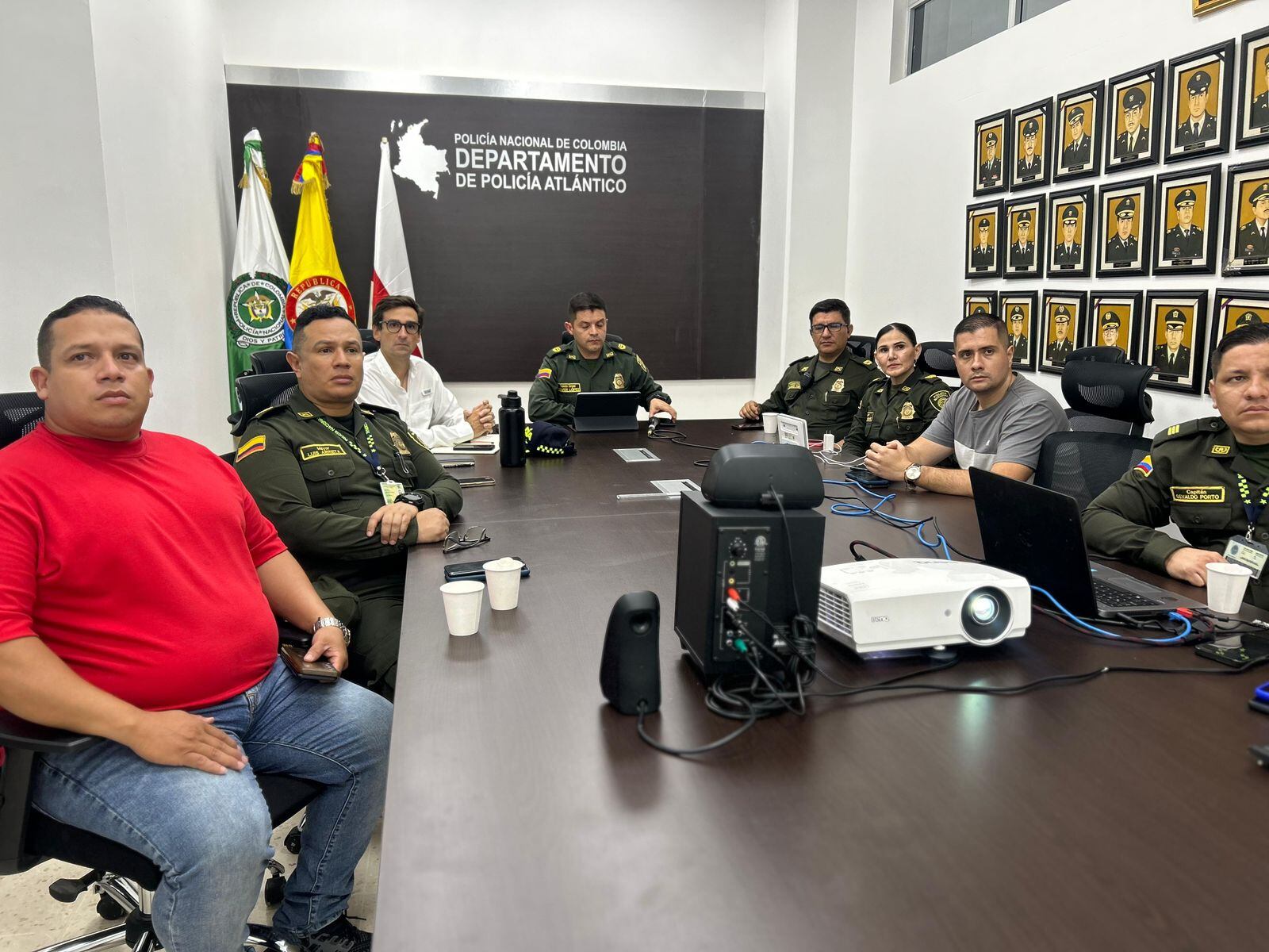 Reunión de las autoridades en el Atlántico.