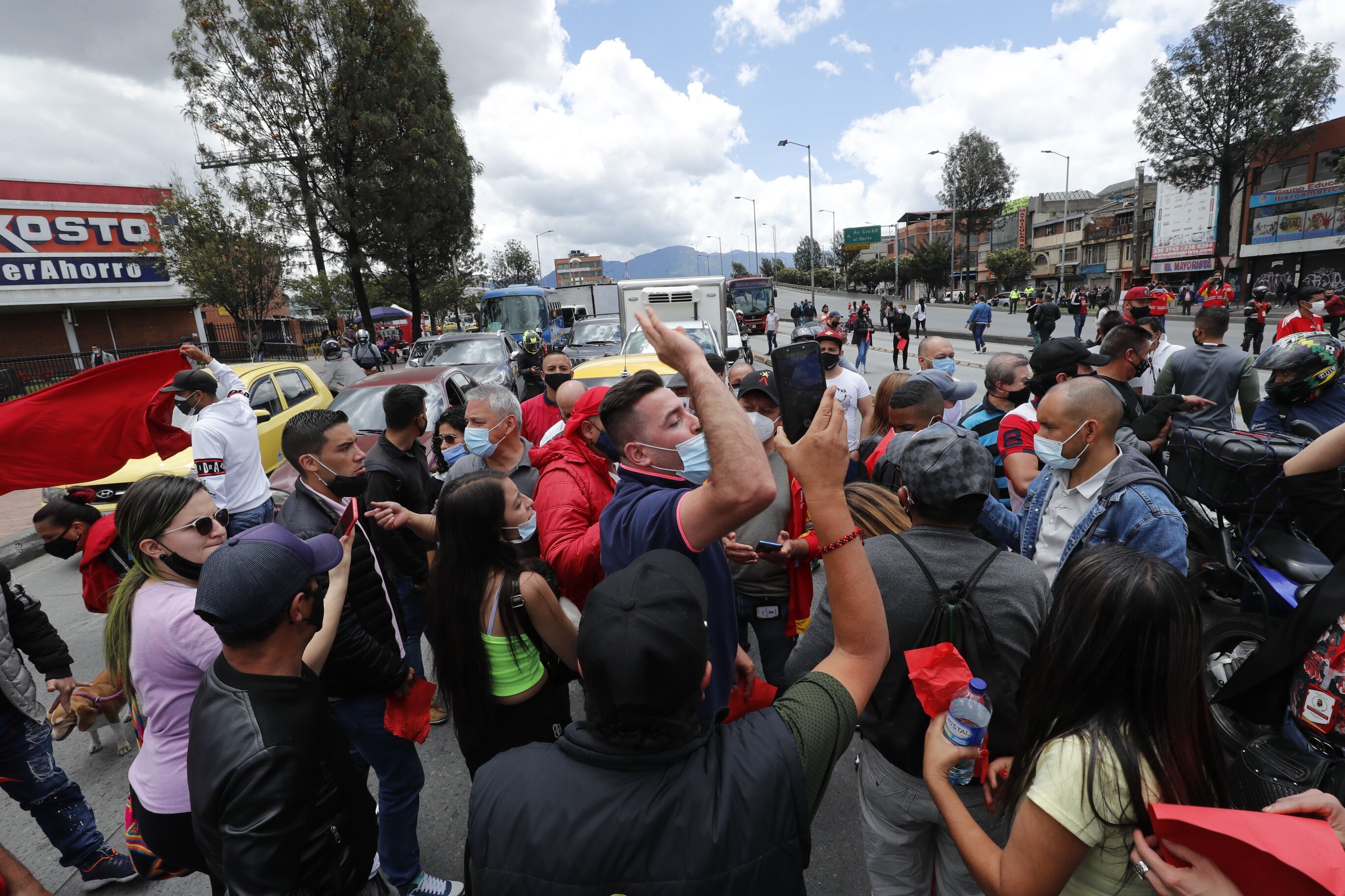 Bloqueos protestas comerciantes cuarentena estricta autopista sur 53