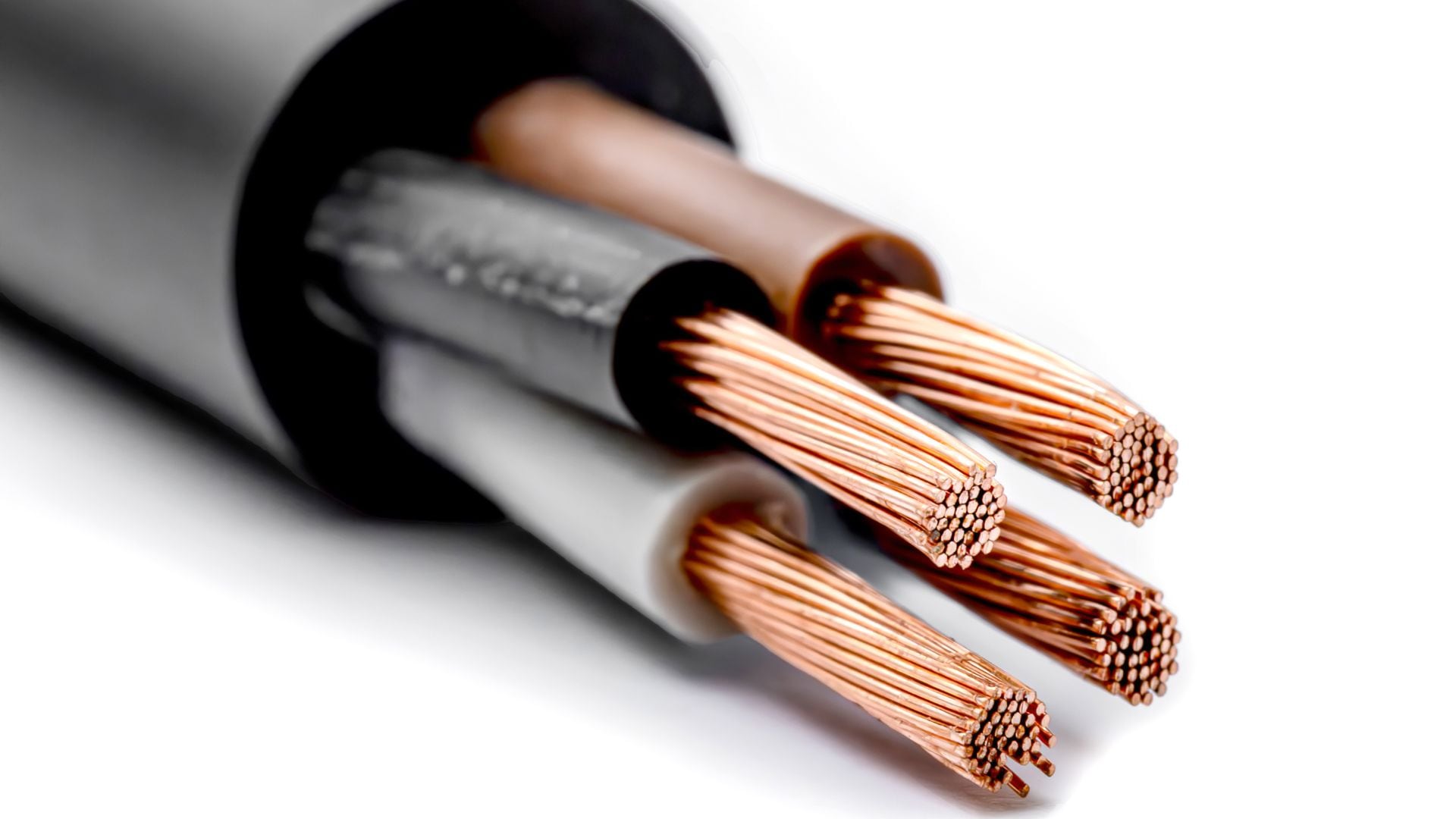 Los cables de mala procedencia suelen tener conductores más delgados de lo que indica su etiquetado.