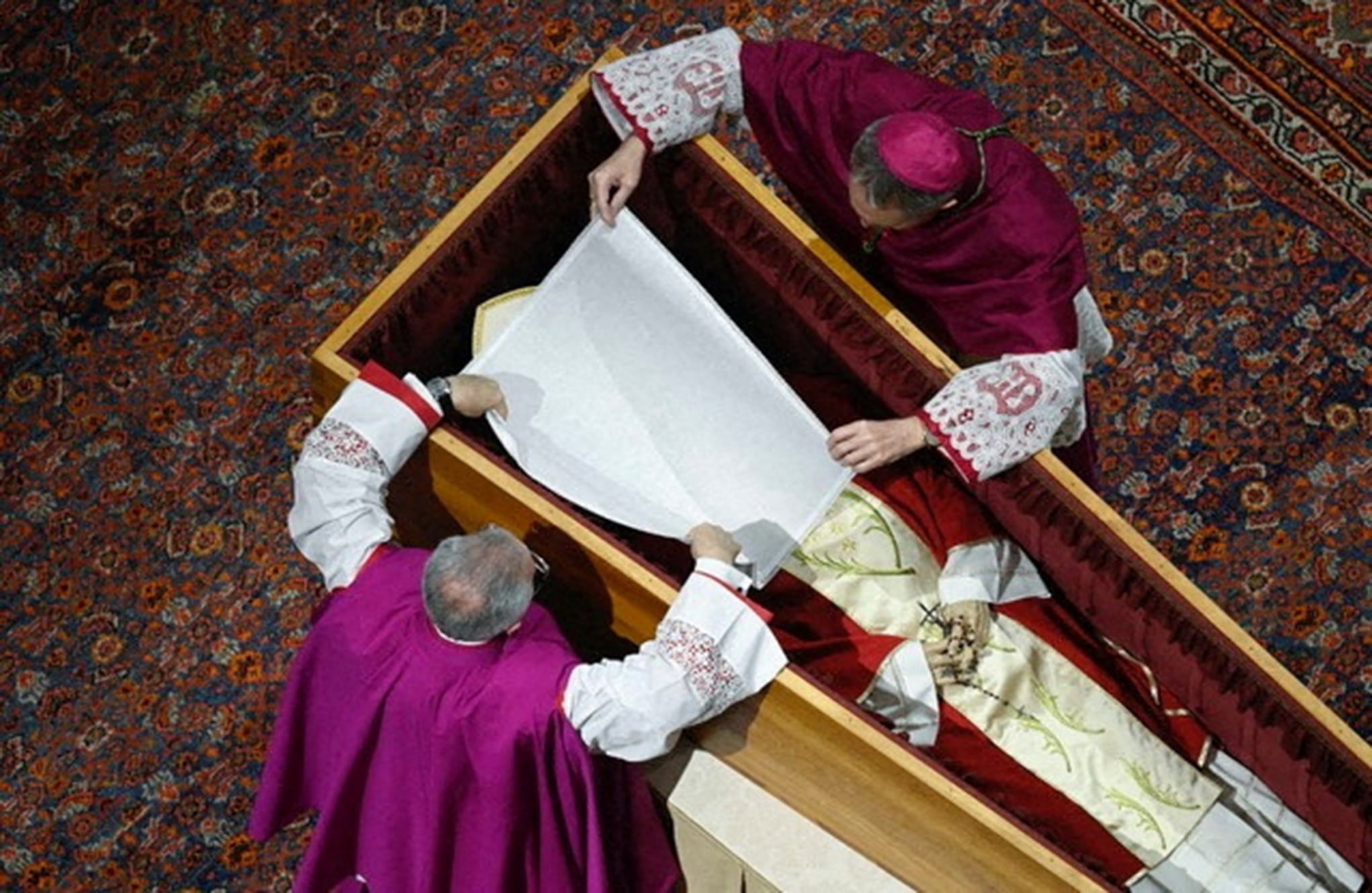 En imágenes : Funeral del Papa Benedicto en el Vaticano.