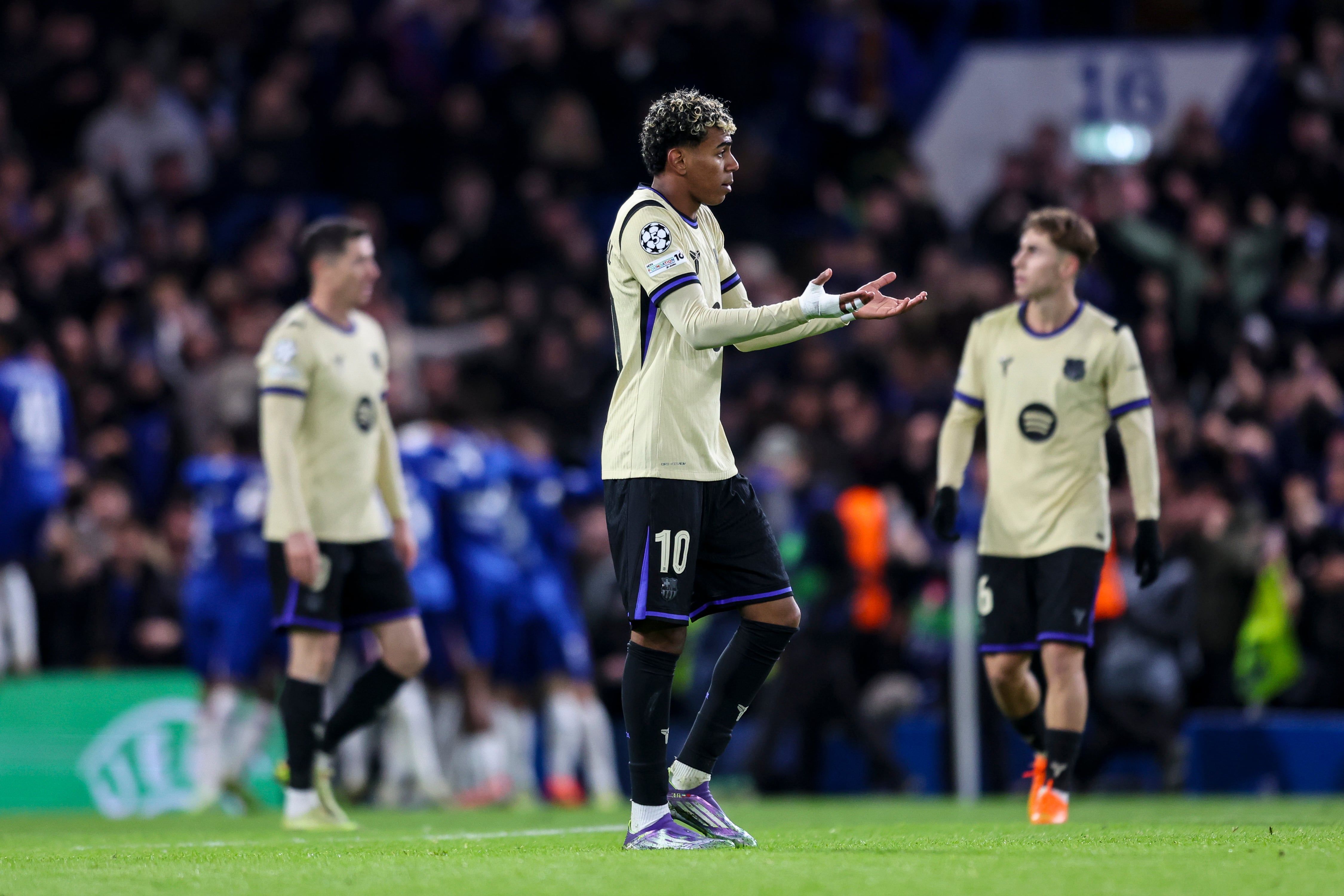Lamine Yamal no tuvo cómo responder al baile que le dieron al Barcelona en Londres.
