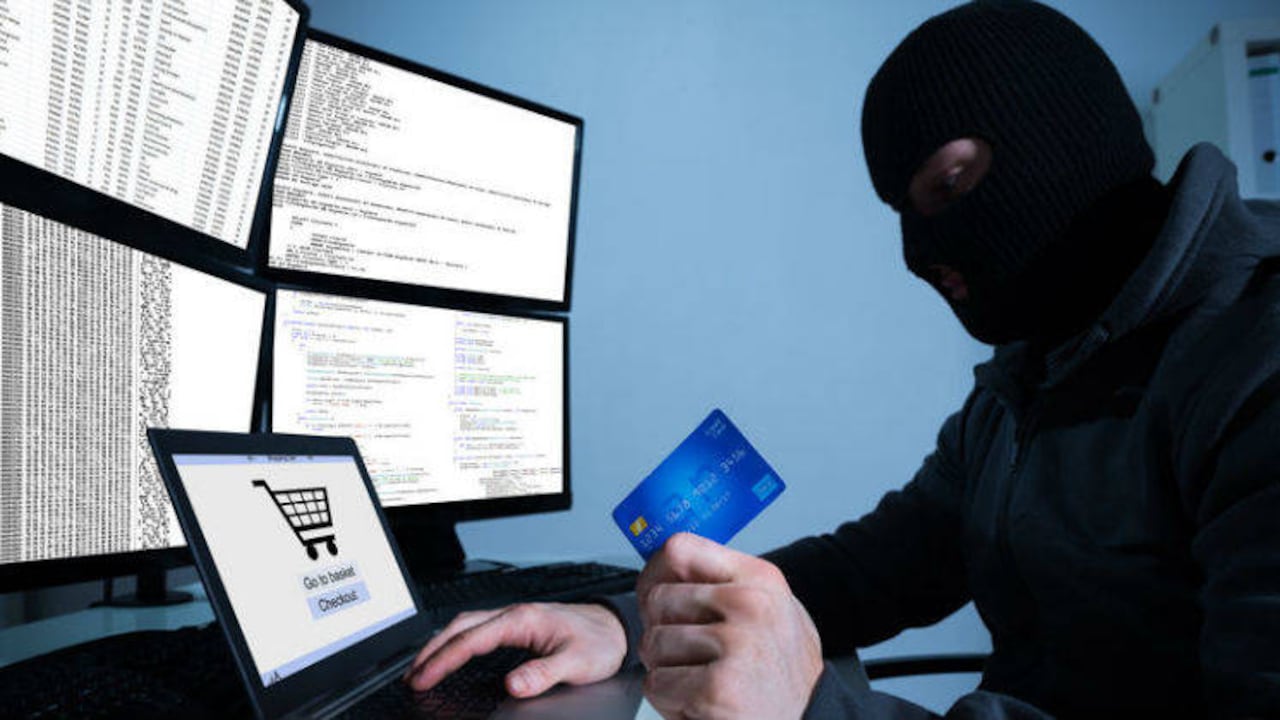 No tome fotos a sus tarjetas donde se vea el código CVC, nombre y fecha de caducidad, ni su chip, para prevenir una posible clonación.