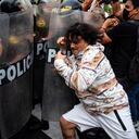 People clash with riot police during a protest against the governement of Peru's President Pedro Castillo, in Lima on April 05, 2022 - Peruvian President Pedro Castillo announced the end of a curfew in the capital Lima aimed at containing protests against rising fuel prices following crisis talks with Congress. (Photo by ERNESTO BENAVIDES / AFP)