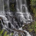 El Manto de la Virgen es la cascada más alta del municipio, dividida en dos secciones de caída que juntas suman 180 metros.