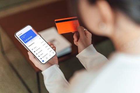 Las transferencias digitales han transformado la forma en que las personas realizan pagos y envíos de dinero.