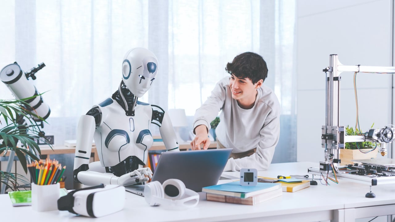 El uso de la inteligencia artificial es cada vez más frecuente en las universidades del país. Entre sus oportunidades, se destaca el aprendizaje personalizado.