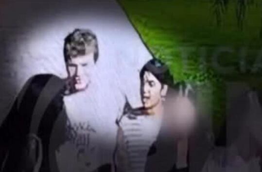 Sudiksha, junto al principal sospechoso de su desaparición.