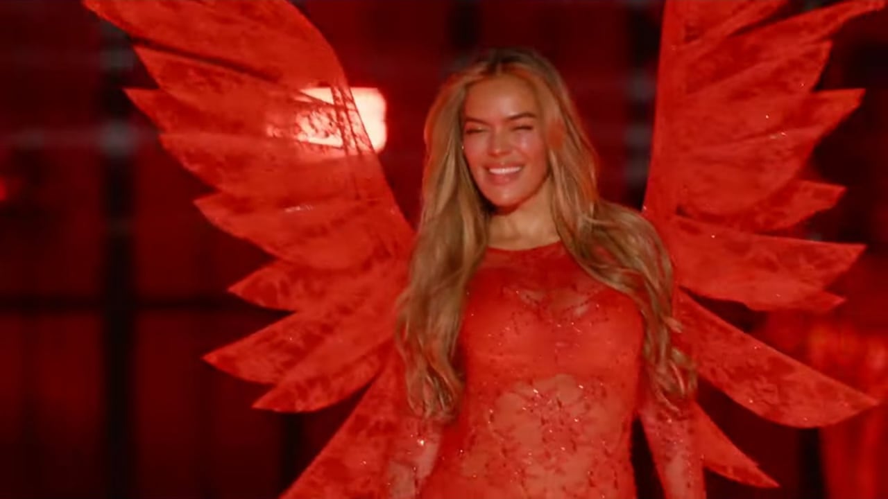 Karol G en el Victoria's Secret Fashion Show 2025.