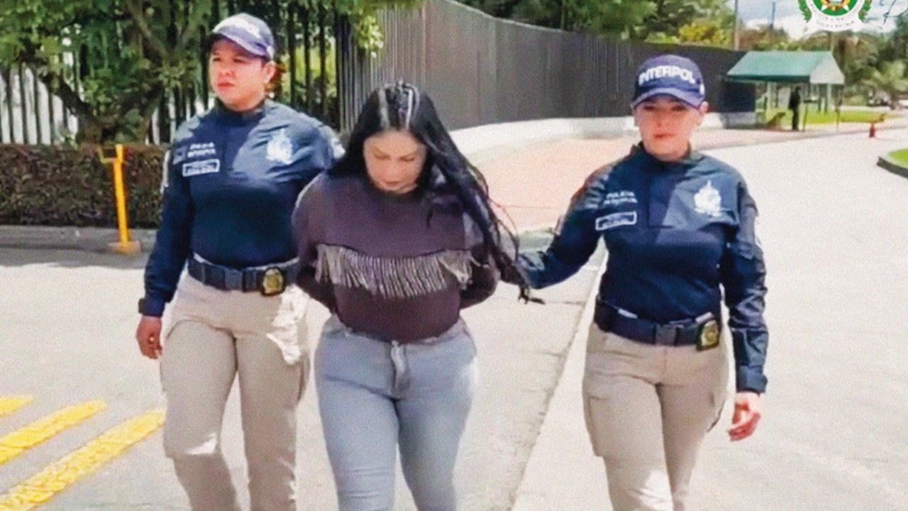 Carmen Andrea Gallardo, una reconocida ladrona internacional de joyas, no imaginó que su carrera delictiva terminaría por su propia hija, quien accidentalmente reveló su paradero.