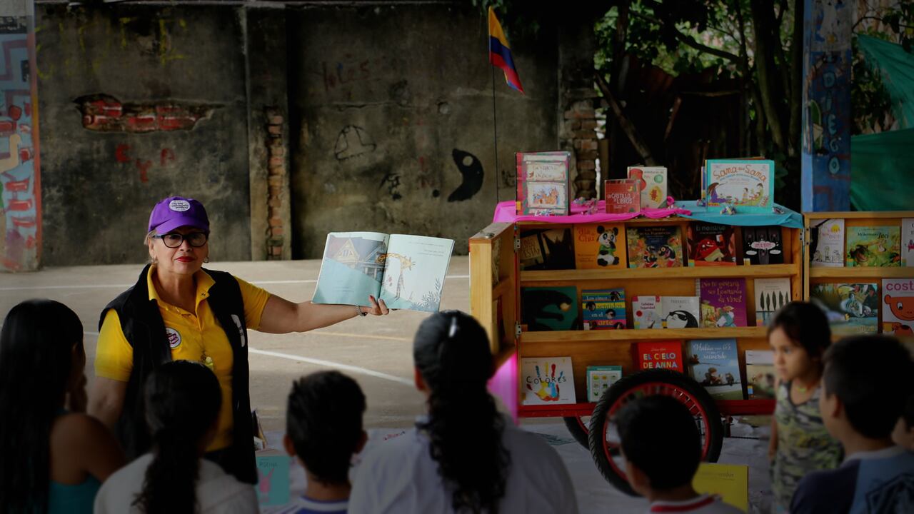 María Nora Buendía es la coordinadora de la biblioteca de Chaparral, Tolima. Lleva 14 años frente a este centro y ha liderado programas de educación y cultura en el municipio.