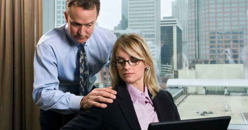 Demasiado “amigable”: o aquellos que se pasan de cariñosos y con palabras o denominaciones tiernas para todo el mundo. Hay personas que pueden no tolerar muy bien el contacto físico o que consideran que ‘algo se esconde’ detrás de tanto trato amable y son escépticos. Así, lo mejor es conocer a cada persona para saber cómo actuar con ellas.