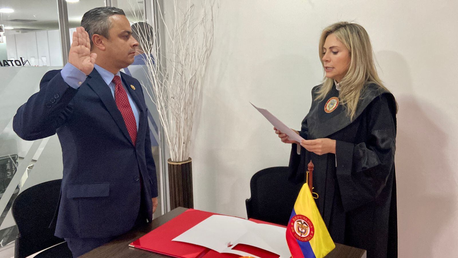 Juan Camilo Restrepo se posesionó como nuevo alcalde encargado de Medellín.