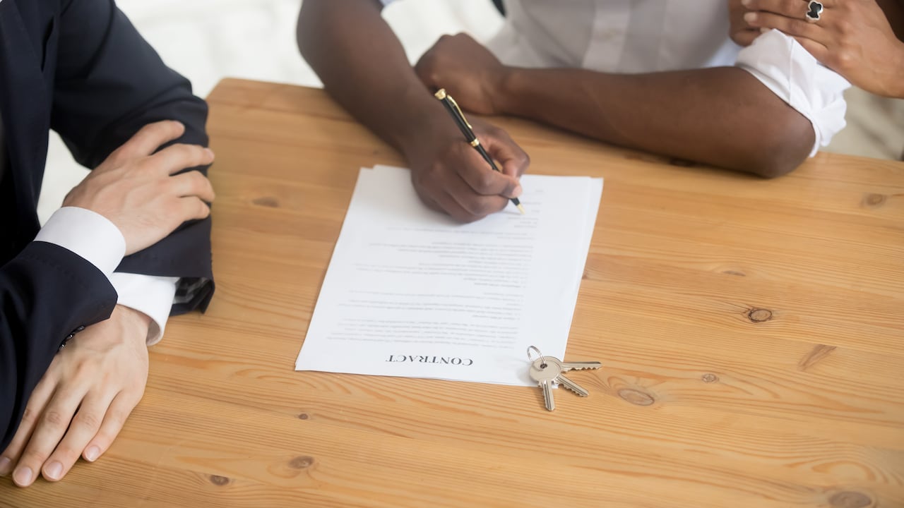 Solo los contratos que cumplen un año o más sin ajuste podrán recibir el aumento autorizado a partir de noviembre.