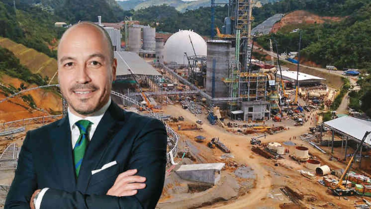 Carlos Jacks, director ejecutivo de Cemex Colombia , renunció al cargo el 23 de septiembre para facilitar las investigaciones en la compra de unos terrenos en Maceo, Antioquia, para un gran proyecto de cemento.