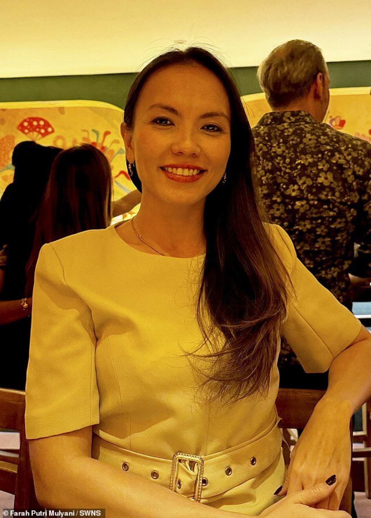 La heroica turista Farah Putri Mulyani salvó a un hombre de ahogarse en las cataratas de Diyaluma, Sri Lanka