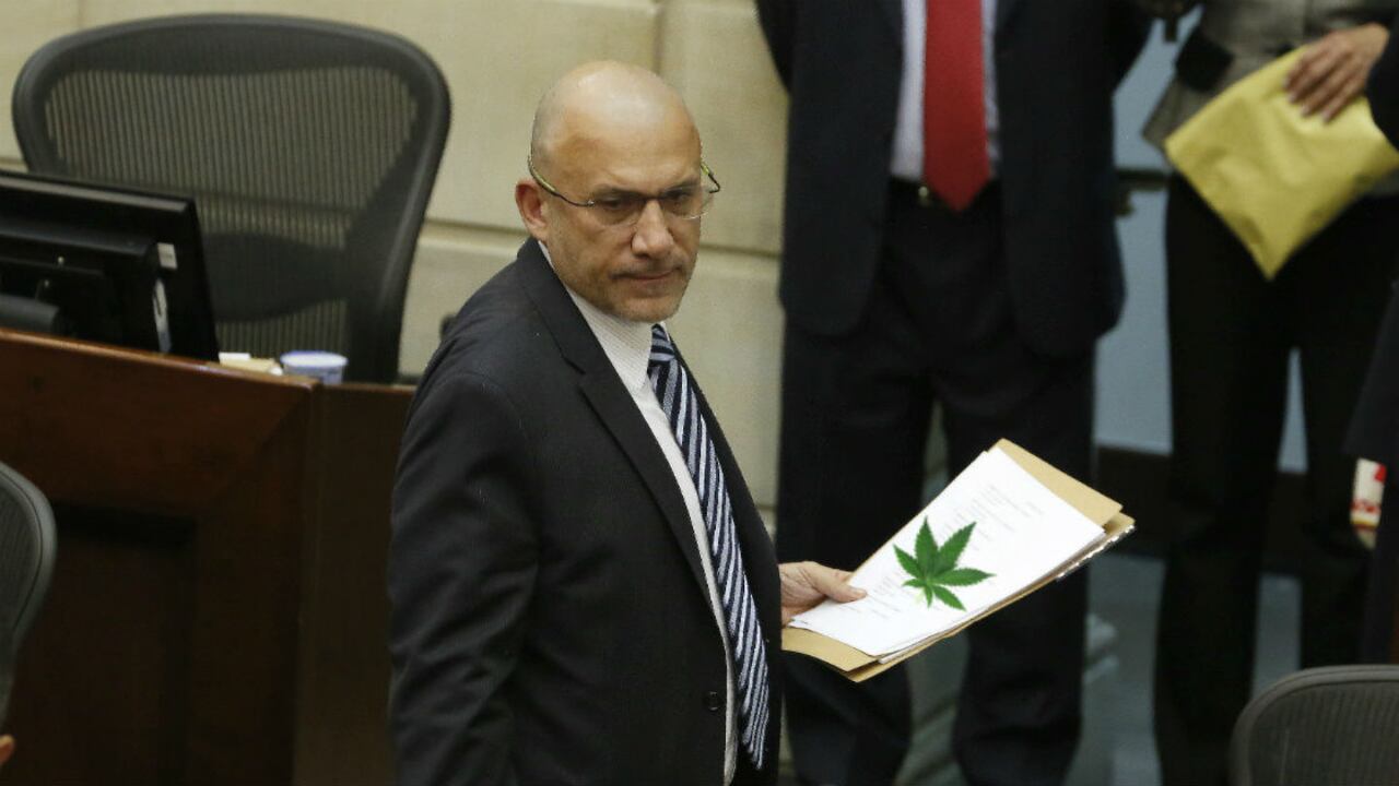 Barreras pide una mayor legalización a las drogas que la que otorga el proyecto de ley de Galán.