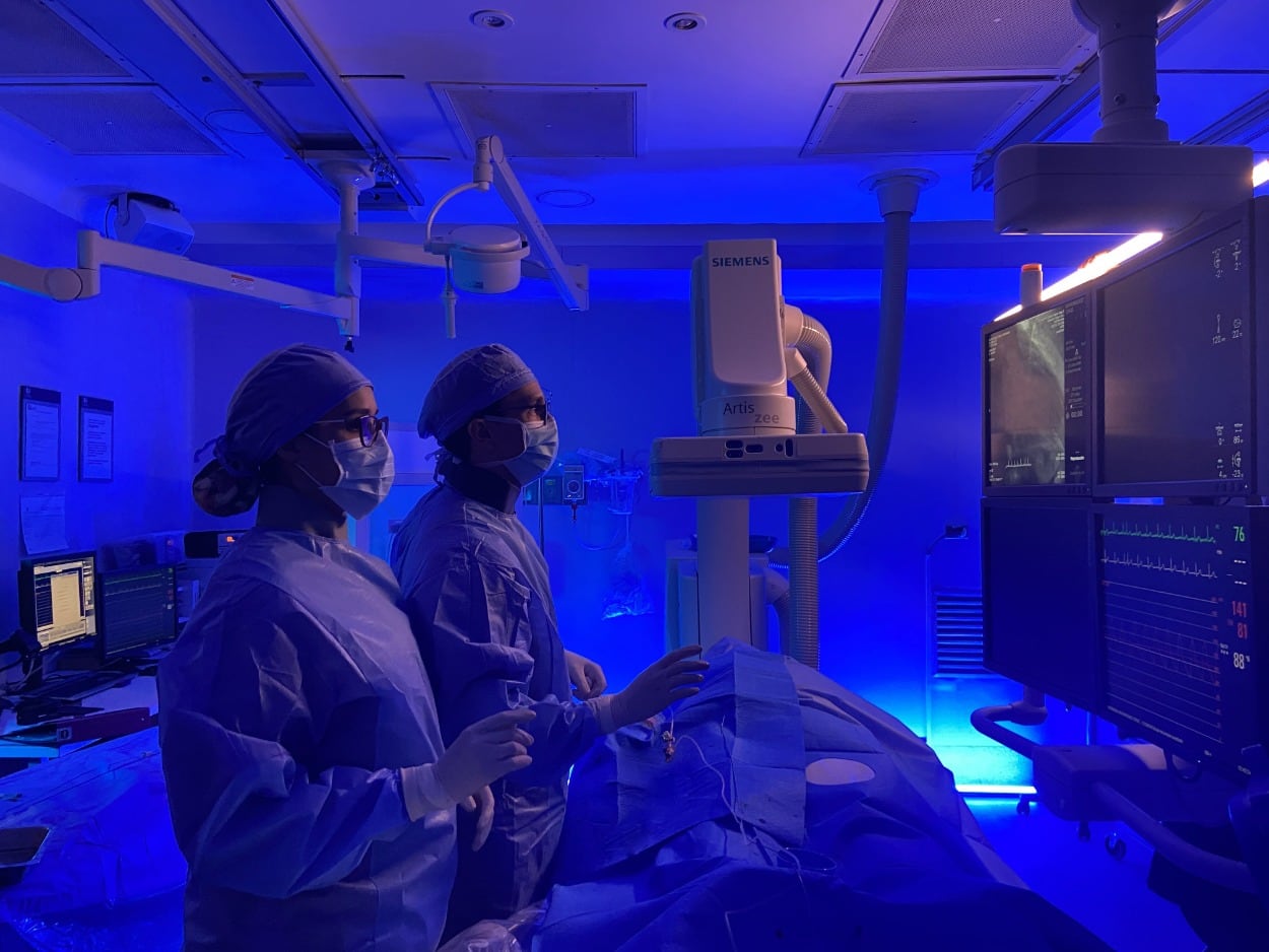 En este momento está prevista una inversión de casi 100 millones de dólares en 10 años para el plan maestro de arquitectura, una inversión de casi 14.000 millones de pesos en tecnología y otros 16.000 millones de pesos en capex.