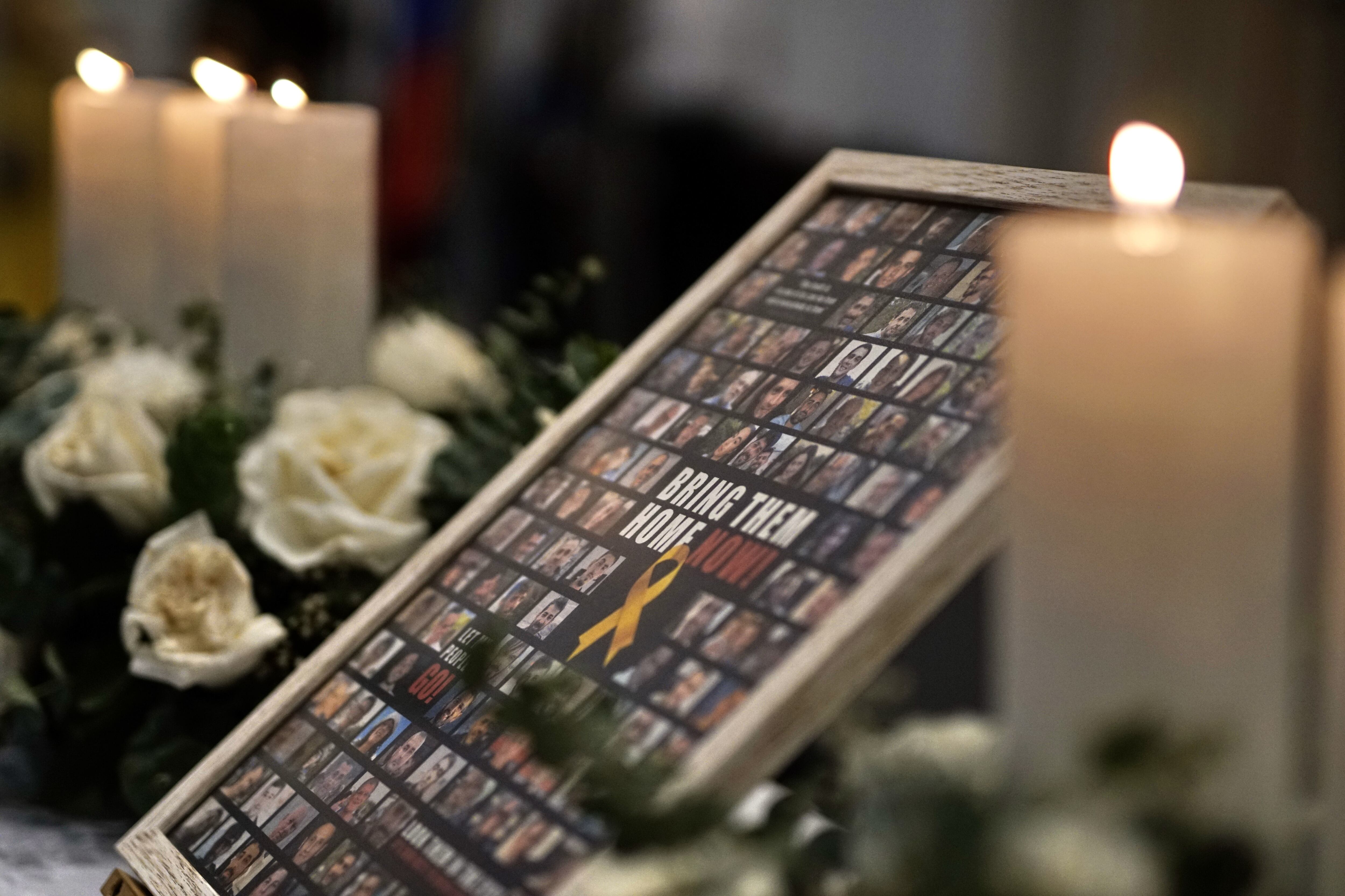 Evento de la comunidad judía de Cali para conmemorar un año del ataque del grupo Hamás a Israel el 7 de octubre de 2023, donde murieron 1200 personas y 251 fueron secuestradas. Foto Jorge Orozco / El País.