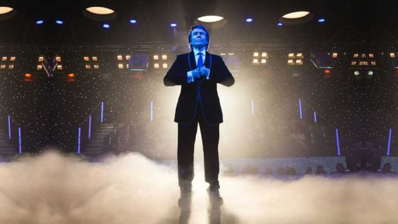 La película se estrenó en España en octubre de 2015 y fue nominada en las categorías a mejor dirección, sonido, vestuario y efectos especiales en los Premios Goya 2016.