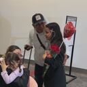 Iris Camargo, la mamá de Paula Durán se encuentra con sus nietas en el aeropuerto de San Francisco