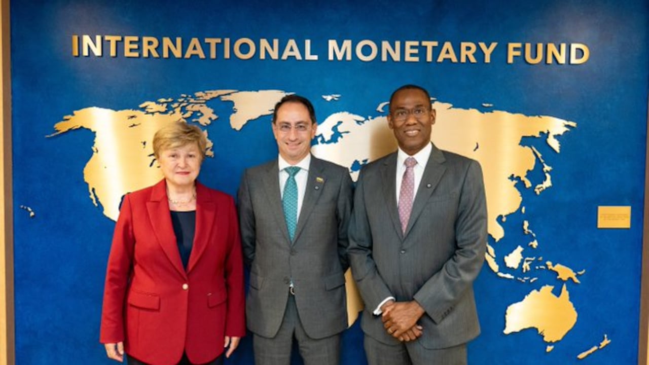 Encuentro entre Kristalina Georgieva, directora del Fondo Monetario Internacional, el subdirector gerente del FMI, Nigel Clarke, y José Manuel Restrepo.