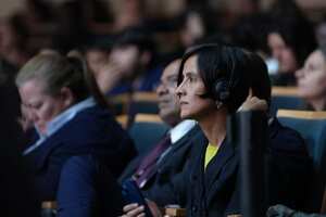 La ministra de Ambiente, Susana Muhamad, durante un evento en Francia.