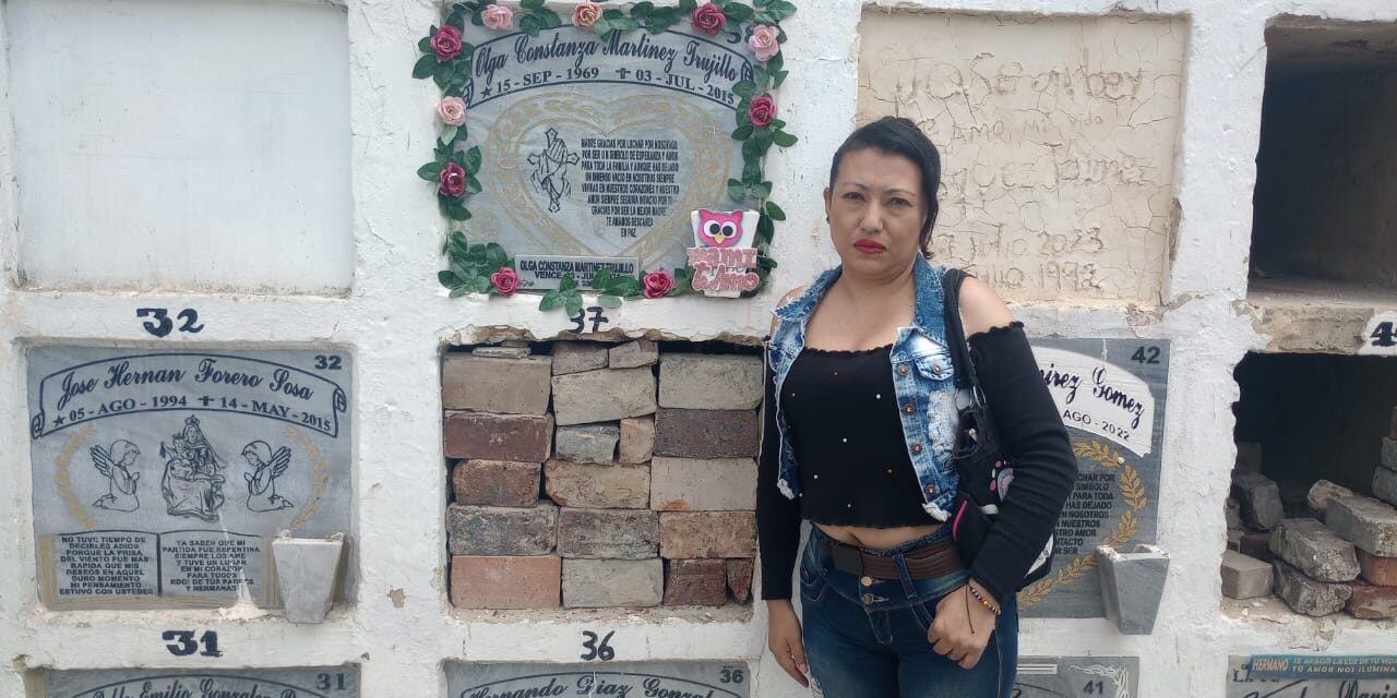 Madre de una víctima de falsos positivos denuncia la exhumación del cuerpo de su hijo sin autorización en un cementerio de Bogotá