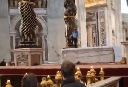 Hombre crea conmoción en el Vaticano