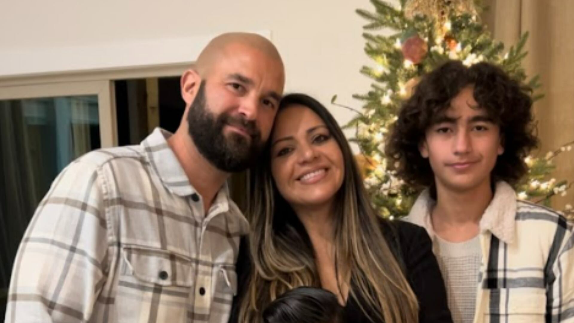 Familia de colombianos pide ayuda para atender a Martín Uribe.